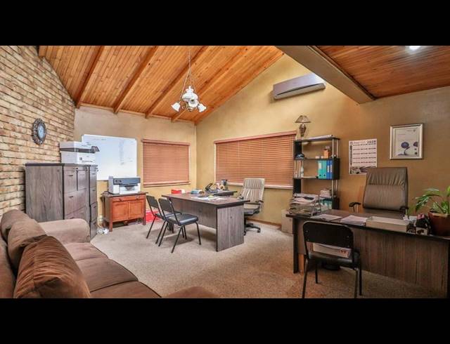 9 BEDROOM HOUSE FOR SALE IN SECUNDA CENTRAL